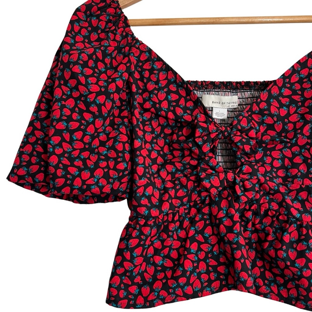 Band of the Free Strawberry Print Cropped Top Women Size L Puff Sleeves  Bows
